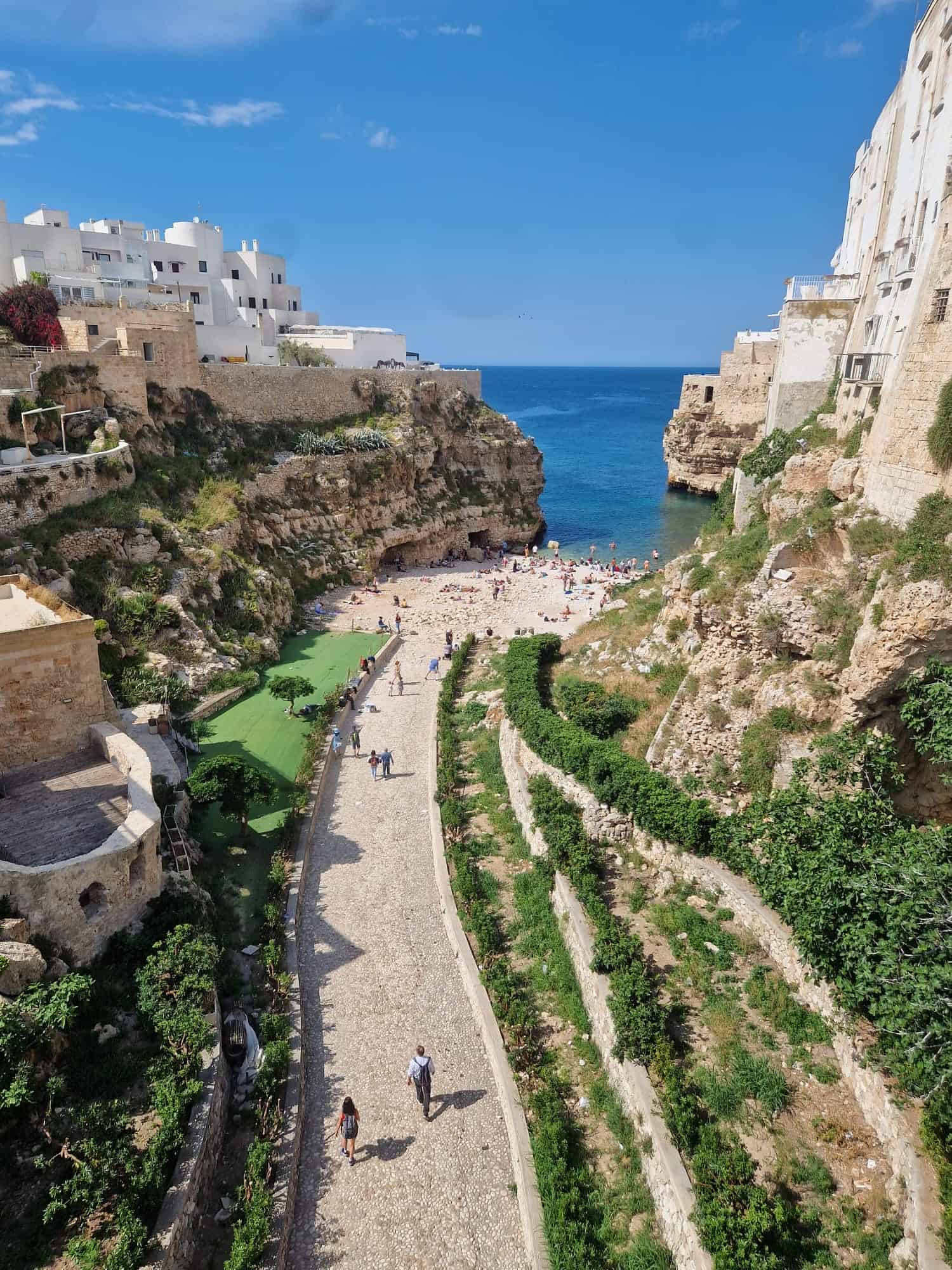 polignano strand puglia rondreis