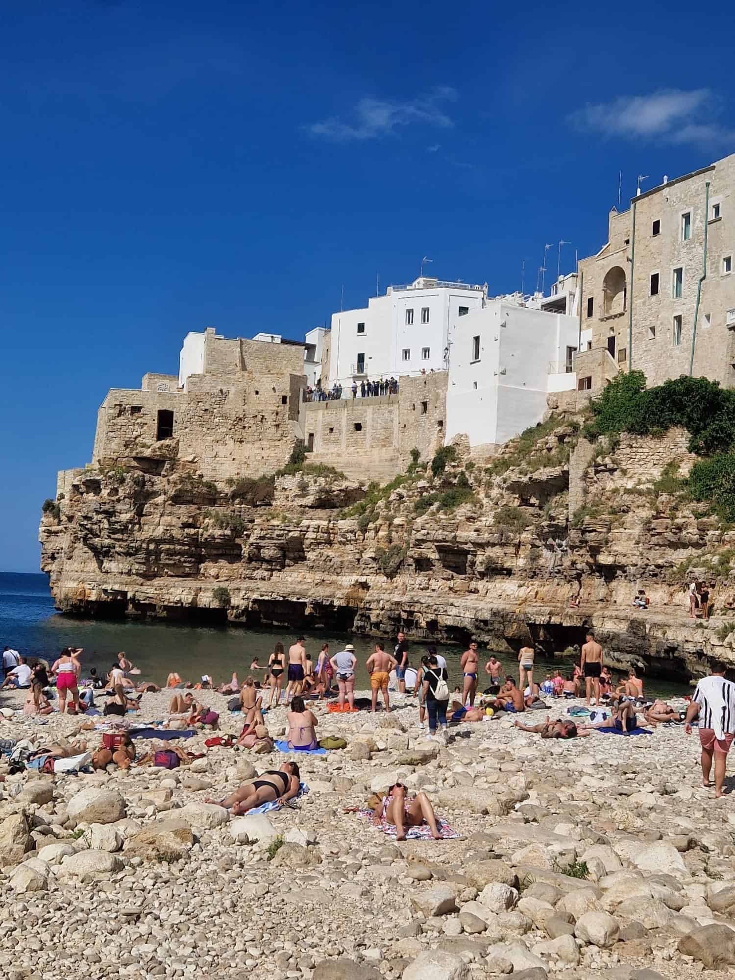 polignano strand puglia rondreis