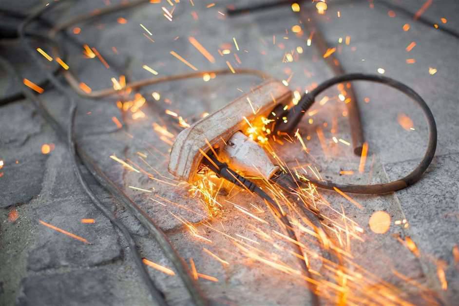 Waar kan je elektrische kortsluiting aan herkennen?
