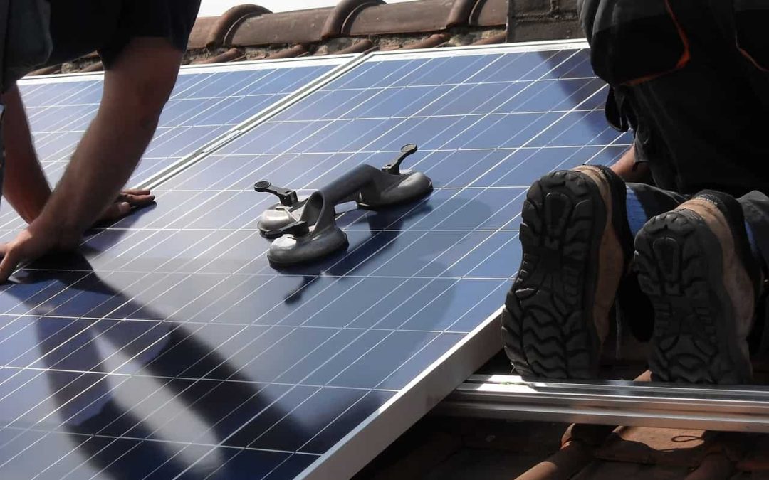 Het installeren van zonnepanelen, waarop te letten.